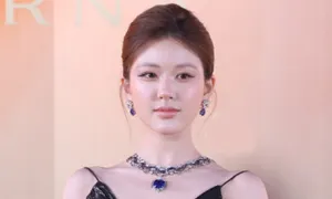 'Búp bê cổ trang' kiện vì bị miệt thị dung mạo