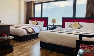 Nhiều khách sạn vùng lũ mở cửa hỗ trợ người dân, du khách